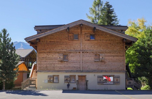 Chesieres Apartment | Nice apartment for 6 guests with hot tub, WIFI, balcony and parking