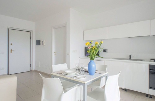 San Salvo Marina Apartment | Nice apartment for 6 people with A/C, WIFI, pool, TV, patio, pets allowed and parking