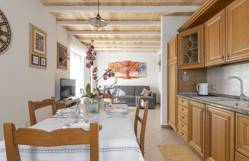 Erli Apartment | Nice apartment for 6 people with WIFI, TV, terrace and pets allowed