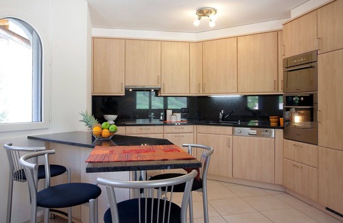 Leukerbad Apartment | Nice apartment for 8 guests with WIFI, hot tub, TV, balcony and parking