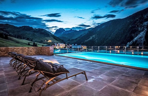 Warth Apartment | Nice apartment for 8 guests with WIFI, pool, TV, terrace, pets allowed, panoramic view and parking