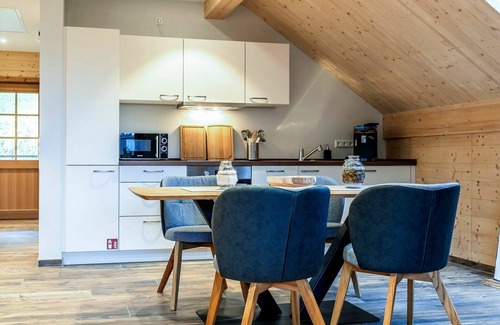 Hofstetten Apartment | Nice apartment for 4 people with WIFI, TV, patio, pets allowed and parking