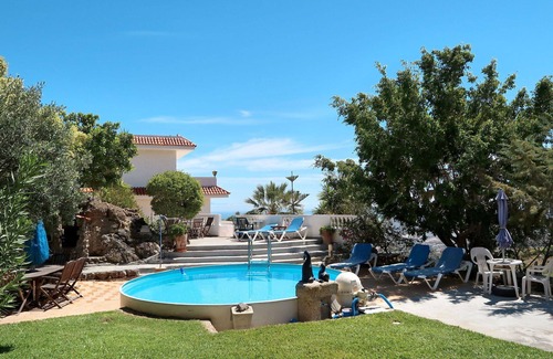 Las Cuevecitas Apartment | Nice apartment for 4 people with pool, WIFI, TV, terrace and parking