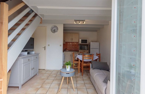 Les Mathes Apartment | Nice apartment for 4 guests with WIFI, TV, terrace, pets allowed and parking