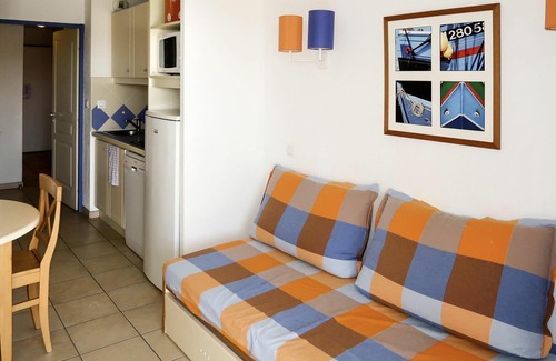 Le Barcares Apartment | Nice apartment for 5 people with pool, TV, terrace, pets allowed and parking