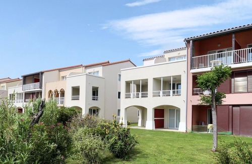 Le Barcares Apartment | Nice apartment for 5 people with pool, TV, terrace, pets allowed and parking