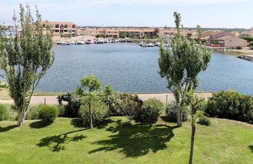 Le Barcares Apartment | Nice apartment for 5 people with pool, TV, terrace, pets allowed and parking