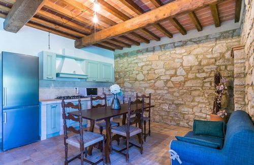 Guardistallo Apartment | Nice apartment for 4 people with WIFI, A/C, pool, patio, pets allowed, panoramic view and parking