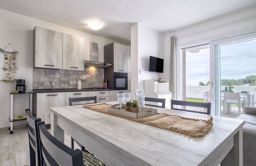 La Muddizza Apartment | Nice apartment for 6 people with WIFI, pool, A/C, TV, patio, pets allowed and parking