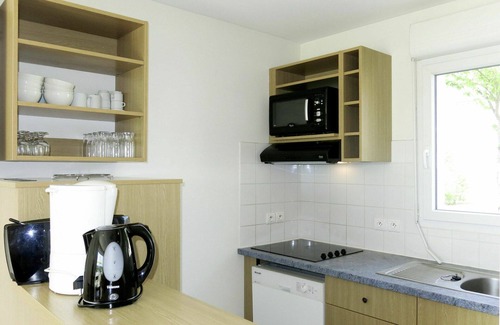 Azay-le-Rideau House | Nice apartment in villa for 8 people with pool, WIFI, TV, terrace, pets allowed and parking