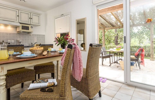 Favone House | Nice apartment in villa for 6 people with WIFI, A/C, pool, TV, patio, pets allowed and parking