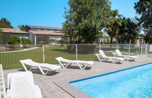 Ghisonaccia House | Nice apartment in villa for 6 people with A/C, pool, WIFI, TV, terrace, pets allowed and parking
