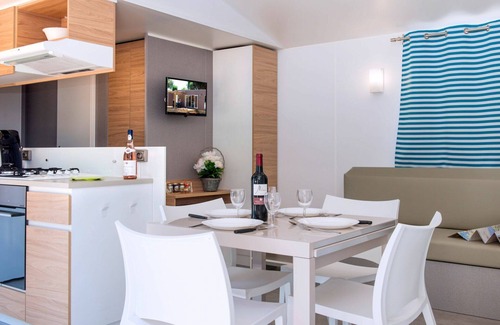 Les Cabanes de Fleury House | Nice apartment in villa for 4 people with pool, A/C, WIFI, TV, terrace, pets allowed and parking