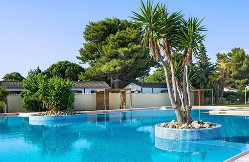 Les Cabanes de Fleury House | Nice apartment in villa for 4 people with pool, A/C, WIFI, TV, terrace, pets allowed and parking