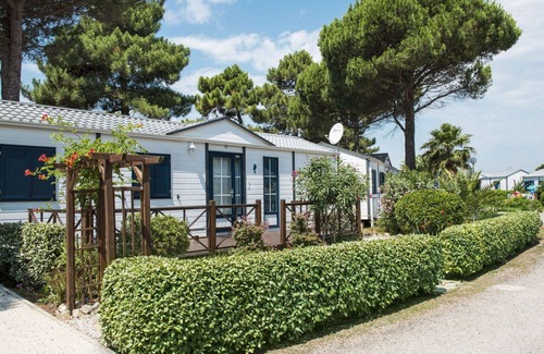 Les Cabanes de Fleury House | Nice apartment in villa for 4 people with pool, A/C, WIFI, TV, terrace, pets allowed and parking