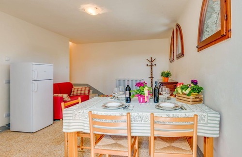 Lamporecchio Villa | Nice apartment in villa for 18 guests with WIFI, private pool, TV, balcony, pets allowed and par.