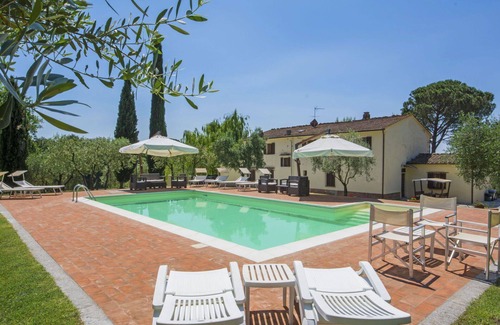 Lamporecchio Villa | Nice apartment in villa for 18 guests with WIFI, private pool, TV, balcony, pets allowed and par.