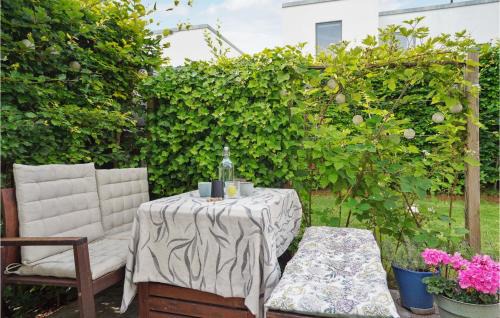 Vejlby Risskov Apartment | Nice Apartment In Risskov With Kitchen