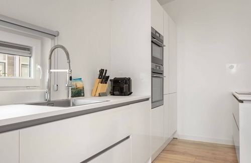 Wemeldinge House | Nice apartment in villa for 4 guests with WIFI, TV, patio and parking