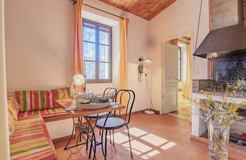 Puimichel Villa | Nice apartment in villa for 2 guests with WIFI, patio, pets allowed, panoramic view and parking