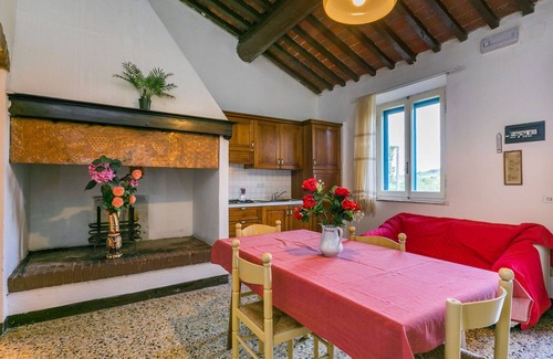 Monteriggioni Villa | Nice apartment in villa with WIFI, pool, TV, patio, pets allowed, panoramic view and parking