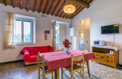 Monteriggioni Villa | Nice apartment in villa with WIFI, pool, TV, patio, pets allowed, panoramic view and parking