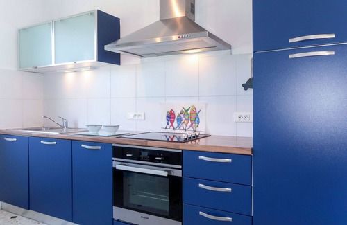 Plozevet House | Nice apartment in villa for 6 guests with TV, terrace and pets allowed