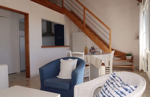 Plozevet House | Nice apartment in villa for 6 guests with TV, terrace and pets allowed