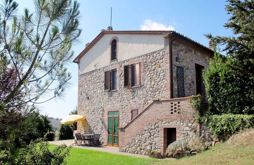 Lajatico Villa | Nice apartment in villa for 2 guests with WIFI, pool, TV, patio and parking