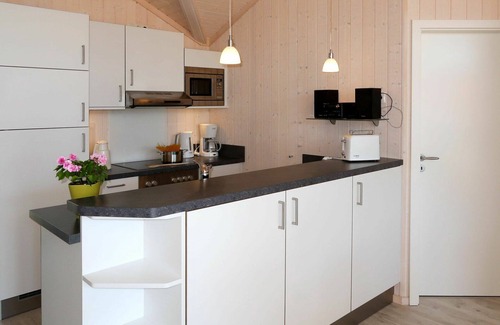 Grossenbrode House | Nice apartment in villa for 10 people with WIFI, hot tub, TV, terrace and pets allowed