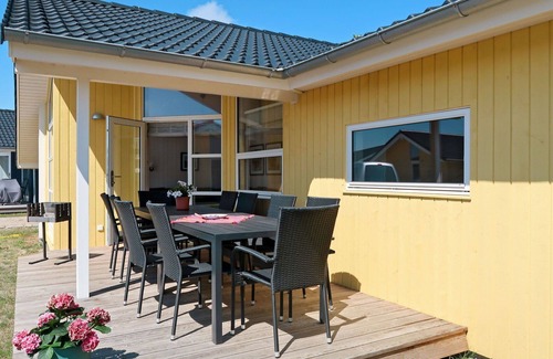 Grossenbrode House | Nice apartment in villa for 10 people with WIFI, hot tub, TV, terrace and pets allowed