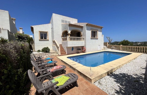 Costa Nova House | Nice apartment in villa for 4 guests with WIFI, private pool, A/C, TV and terrace