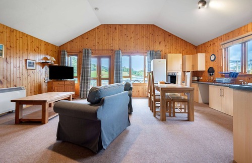 Glen Urquhart House | Nice apartment in villa for 6 guests with WIFI, TV and pets allowed