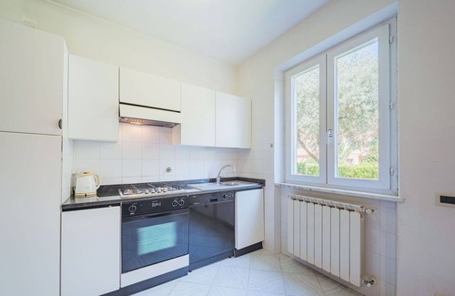 Ameglia House | Nice apartment in villa with WIFI, TV, patio, pets allowed and parking, close to La Spezia