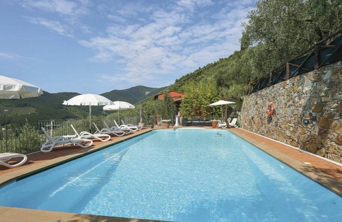 Cascine-La Croce Villa | Nice apartment in villa for 6 people with pool, WIFI, TV, patio and pets allowed