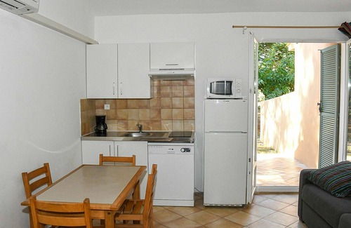 Pineto House | Nice apartment in villa for 4 guests with WIFI, pool, TV, terrace, pets allowed and parking