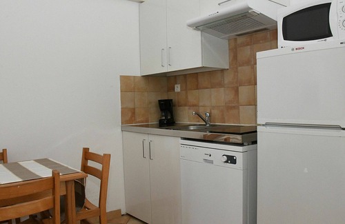 Pineto House | Nice apartment in villa for 4 guests with WIFI, pool, TV, terrace, pets allowed and parking