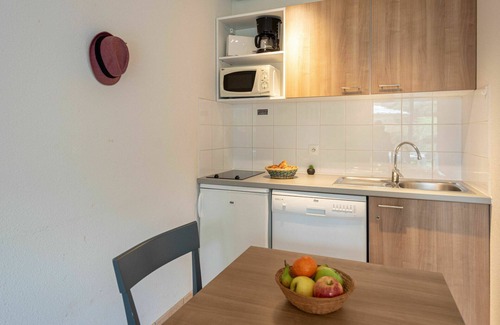 Saumur House | Nice apartment in villa for 3 guests with internet, pool, TV, terrace, pets allowed and parking