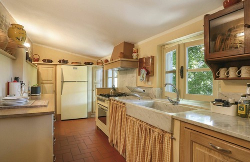 Pescaglia Villa | Nice apartment in villa for 6 people with A/C, pool, WIFI, TV, terrace, pets allowed and parking