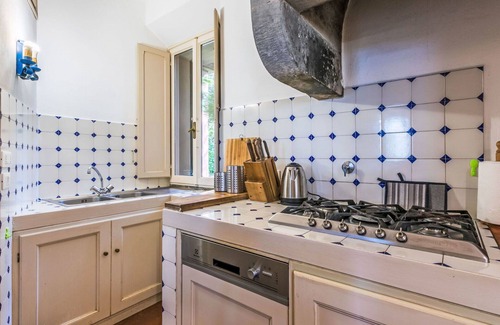 Rosignano Marittimo Apartment | Nice apartment for 4 people with WIFI, pool, TV and patio