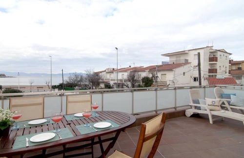 L'Escala Apartment | Nice apartment with large terrace and sea views