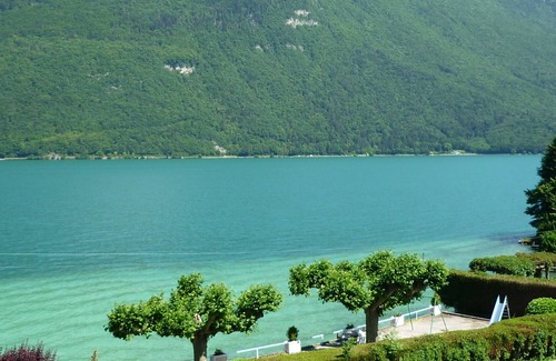 Angon Apartment | Nice apartment with private beach on Annecy lake