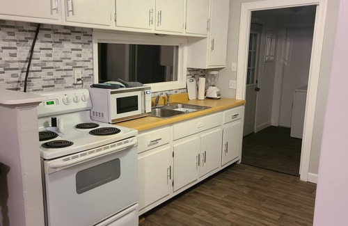 Warsaw House | Nice centrally located recently remodeled house with a double lot that sleeps 5