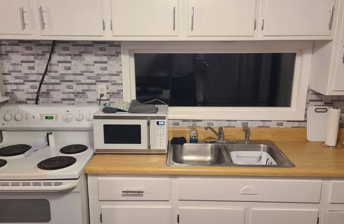 Warsaw House | Nice centrally located recently remodeled house with a double lot that sleeps 5