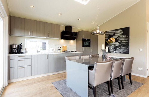 Cromvoirt Ski Chalet | Nice chalet with dishwasher