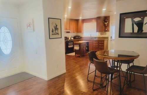Paramount House | Nice&confortable/house in wonderful Paramount with free park