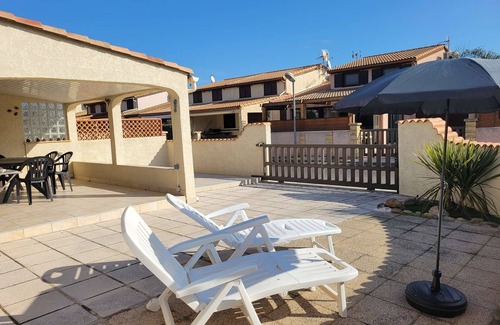 Portiragnes-Plage House | Nice corner villa located in LES TAMARIS with AIRCO, 2 bedrooms, 4 people,Wifi, 500m from the.