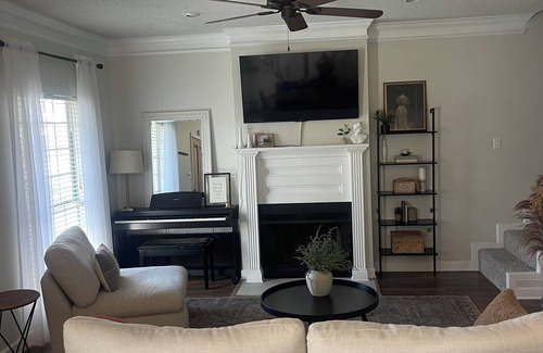 South Baton Rouge House | Nice & cozy 3 Bedroom & 2 bathroom home located in the heart of Baton Rouge.