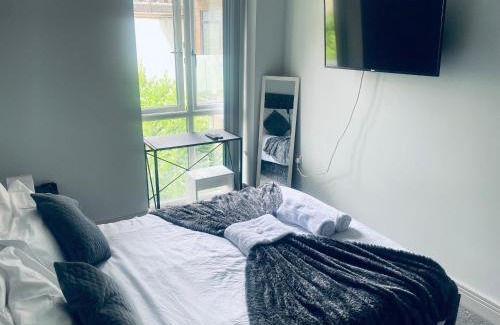 Barking House | Nice Double Room with private Bathroom