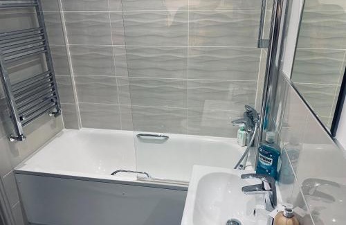 Barking House | Nice Double Room with private Bathroom